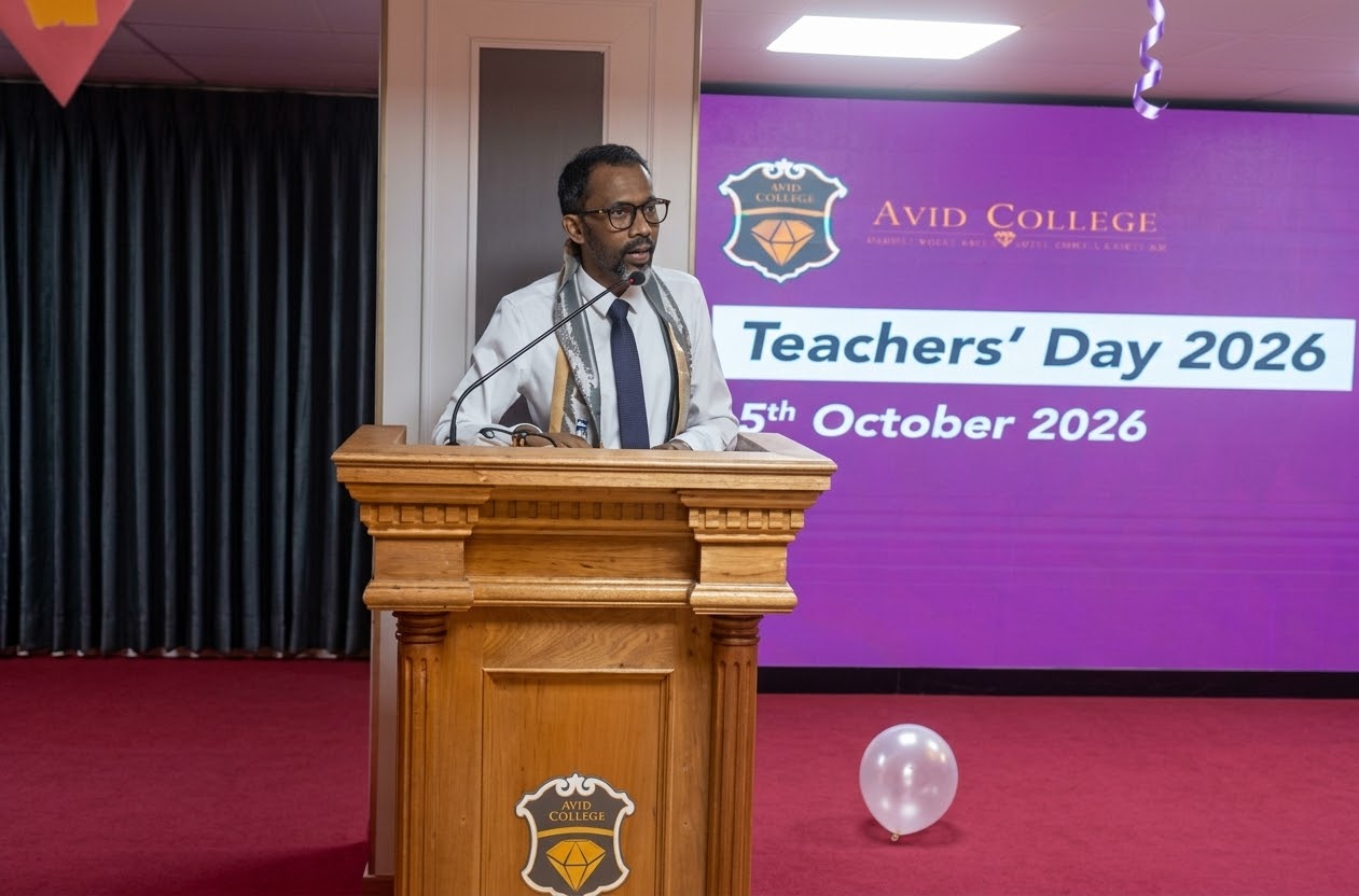 ޓެކްނޮލޮޖީއަށް މުދައްރިސުންގެ އޯގާތެރިކަމާއި އުފެއްދުންތެރިކަމެއް ބަދަލެއް ނުކުރެވޭނެ: އާވިޑް ކޮލެޖުގެ ޗެއާމަން
