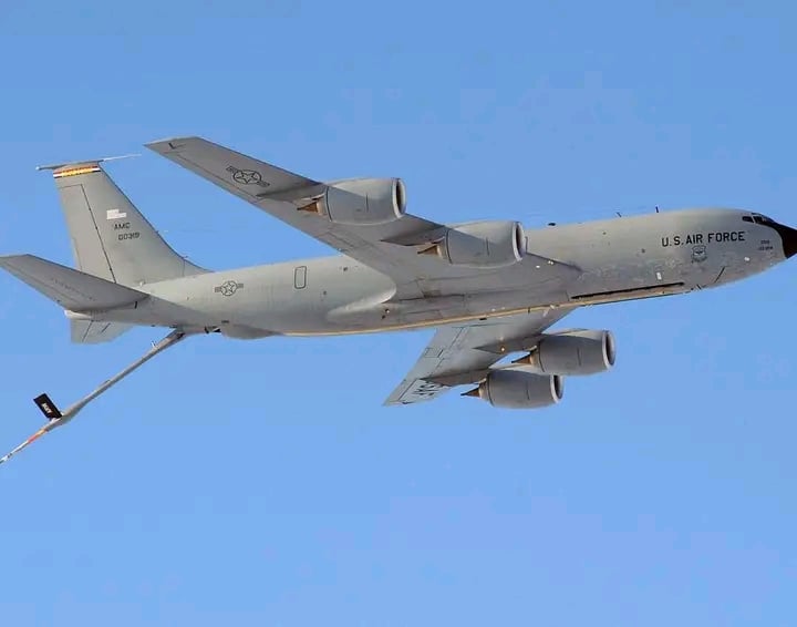 އީރާނަށް ދޭ ހަމަލާތައް ވަރުގަދަކުރުމަށް އެމެރިކާގެ ހަ ރިފިއުލިންގ ޓޭންކަރު މެދުއިރުމައްޗަށް