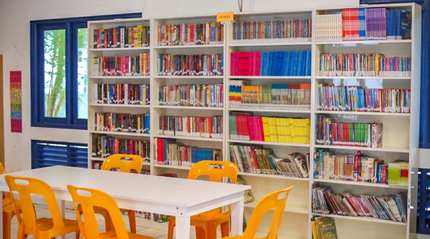 ބީއެމްއެލް ކޮމިއުނިޓީ ފަންޑު : އއ އަތޮޅު ތައުލީމީ މަރުކަޒުގެ ލައިބްރަރީ ތަރައްގީކޮށްފި