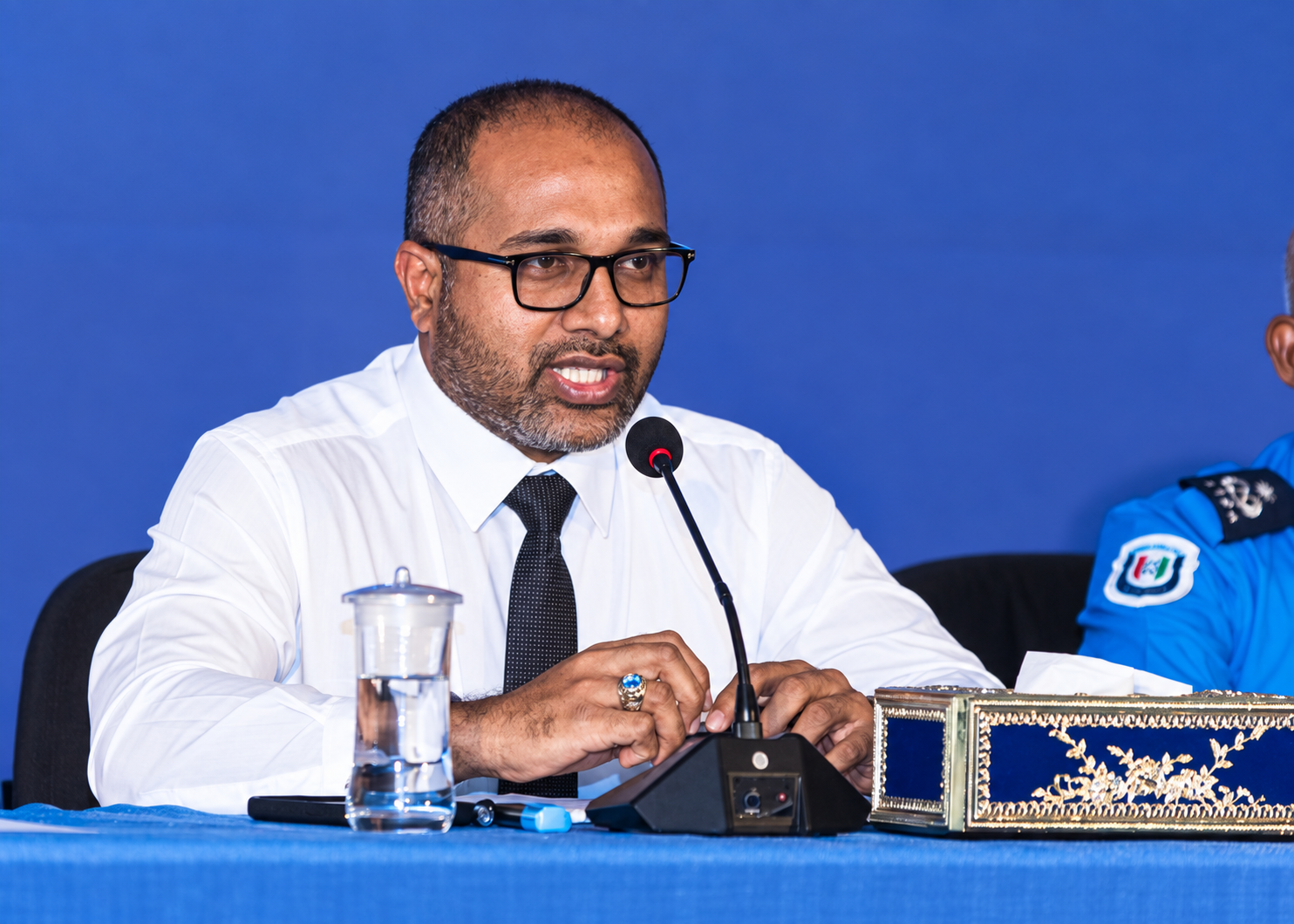 ޑޮލަރުގެ ވިޔަފާރިކުރި 12 ބިދޭސީއަކު އަތުލައިގަނެ ތަޙުޤީޤު ފަށައިފިން: މިނިސްޓަރު އިޙްސާން