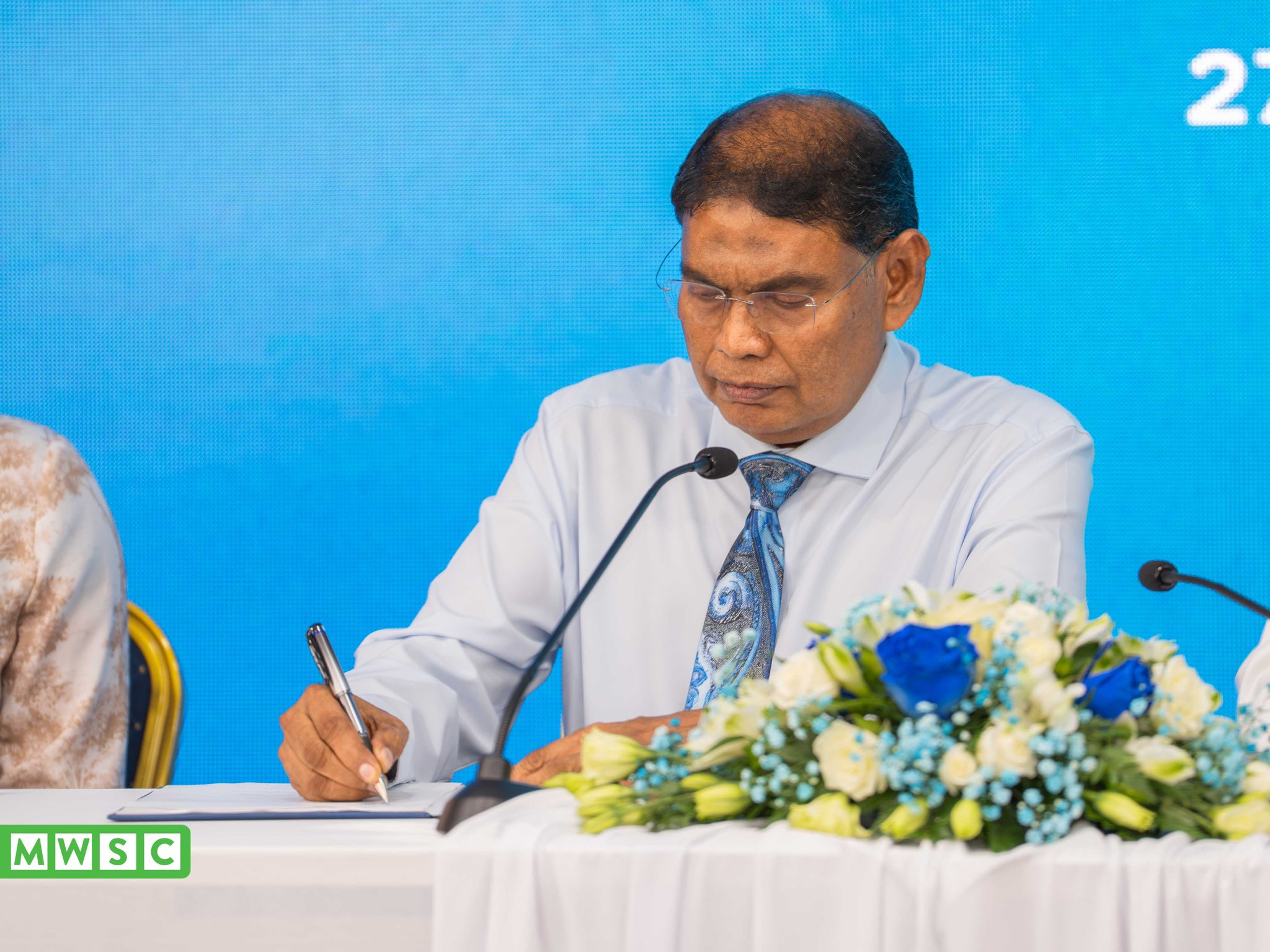 ފެނަކައިގެ މެނޭޖިން ޑިރެކްޓަރ އަފީފް