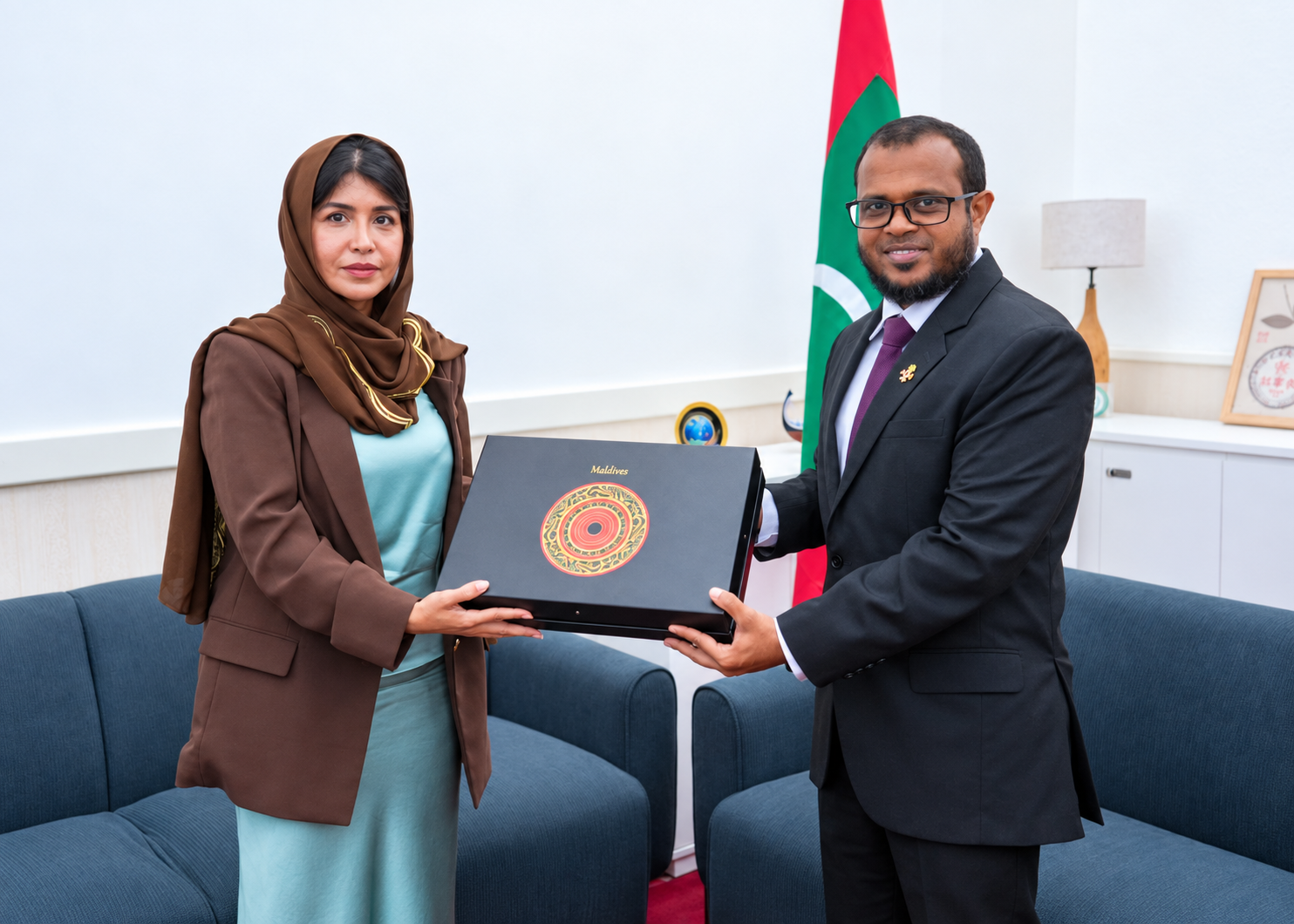 ޔޫއޭއީގެ 'މަސްދަރު' ކުންފުންޏާއެކު އިއާދަކުރަނިވި ހަކަތައިގެ ދާއިރާއިން ގުޅުން ބަދަހިކުރުމަށް ރާއްޖެއިން މަޝްވަރާކޮށްފި
