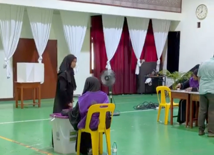 ބައި-އިލެކްޝަންތަކުގެ ދެވަނަ ބުރުގެ ވޯޓުލުން ރަސްމީކޮށް ފަށައިފި