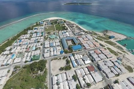 ދުވާފަރުގައި ބިދޭސީއަކަށް ތޫނު އެއްޗަކުން ހަމަލާދީ ޒަހަމްކޮށްލައިފި