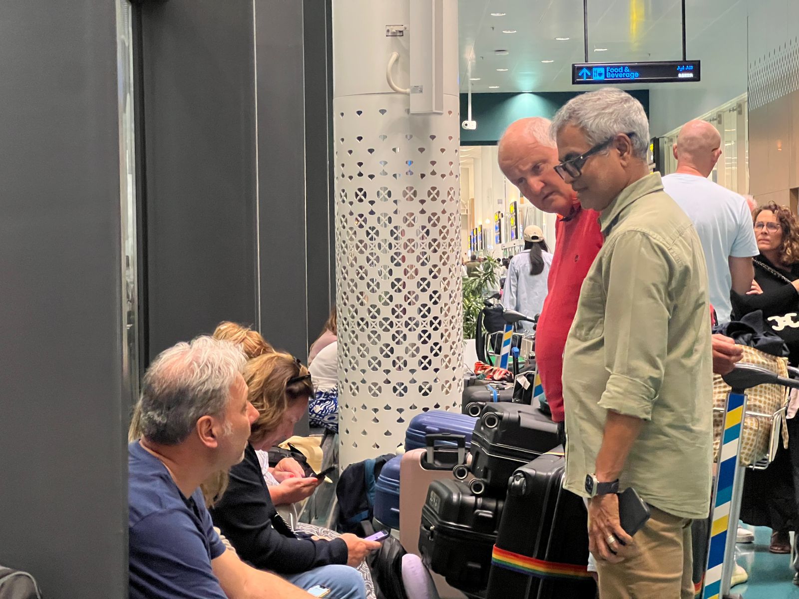 މެދުއިރުމަތީގެ މަސްރަހާ ގުޅިގެން ދަތުރުތަކަށް ބުރޫއެރި ފަސިންޖަރުންނަށް އެހީތެރިކަން ފޯރުކޮށްދެނީ