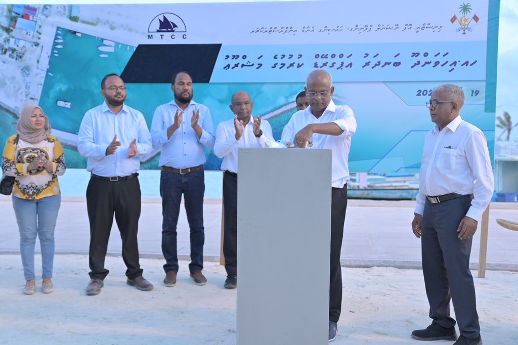 އިހަވަންދޫގައި ސަރުކާރުން ތަރައްޤީކުރި ބަނދަރު ހުޅުވައިފި