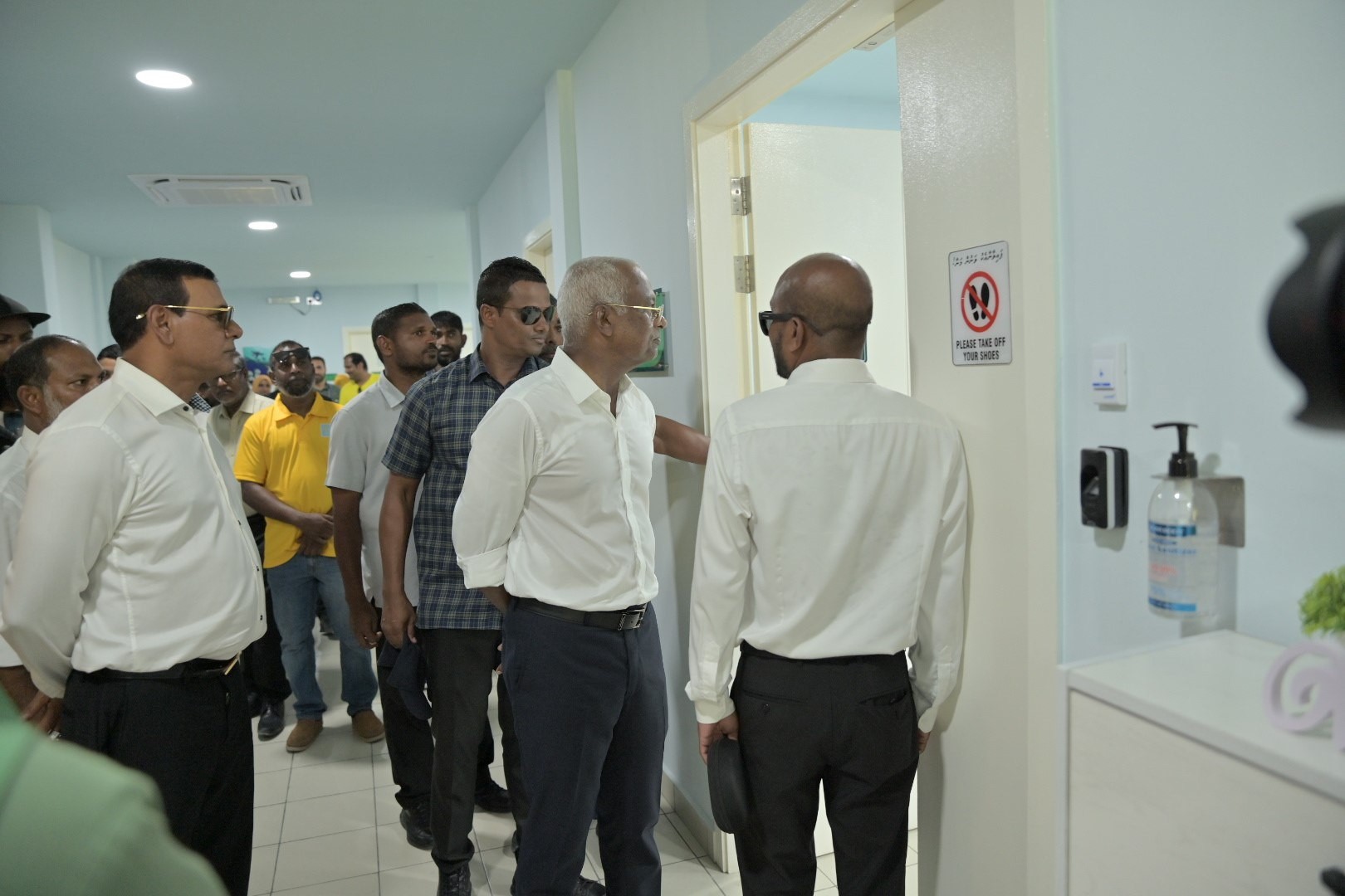 ރައީސް، ބ. އަތޮޅު ހޮސްޕިޓަލްގެ އާ ޢިމާރާތާއި، ހިތާދޫ އިންޖީނުގެއާއި ފެނަކަ އޮފީސް ޢިމާރާތް ހުޅުއްވައިދެއްވައިފި