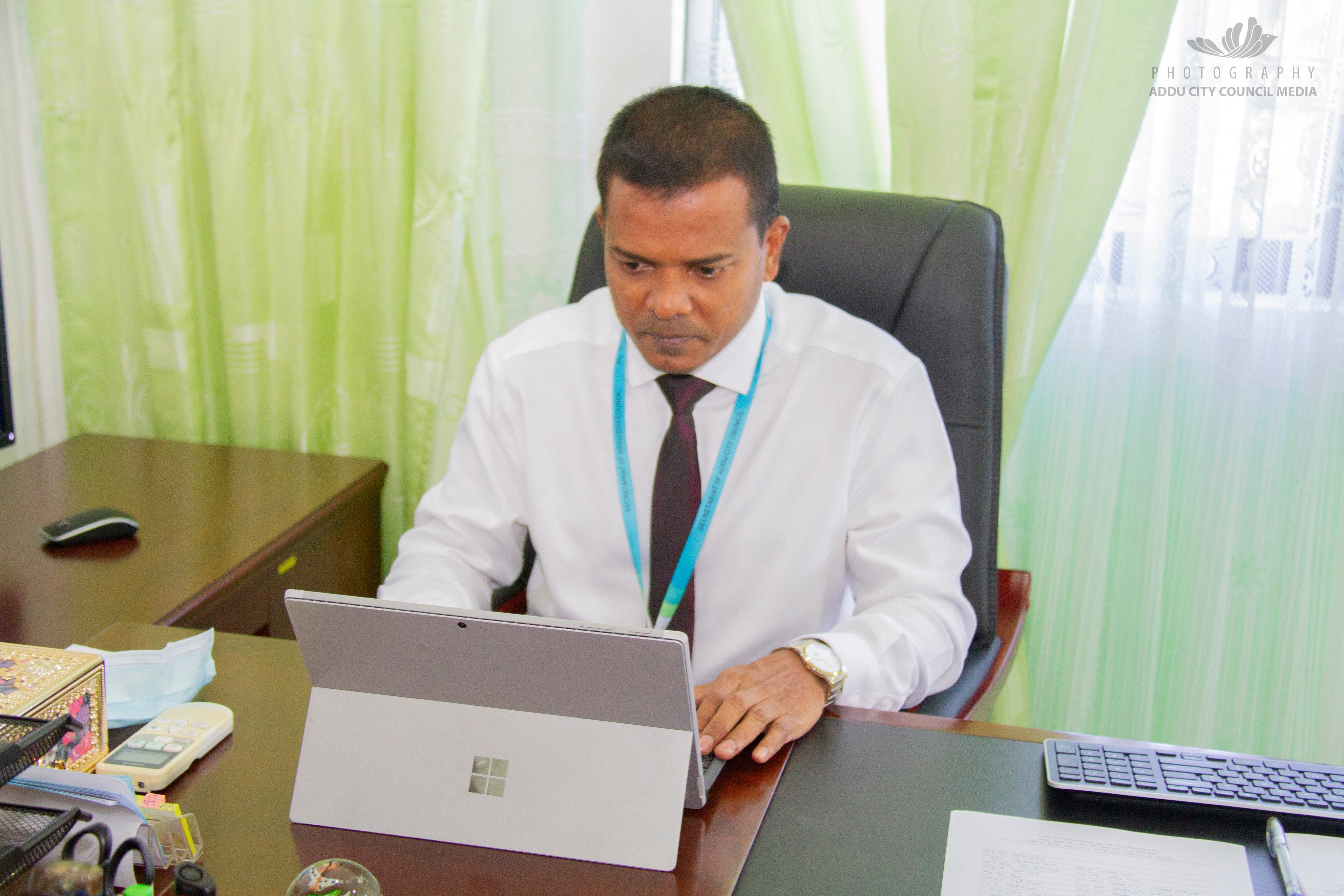 އައްޑޫ ބިން ހިއްކުމަށް ހުރަސް ނާޅަން މޭޔަރު ގޮވާލައްވައިފި