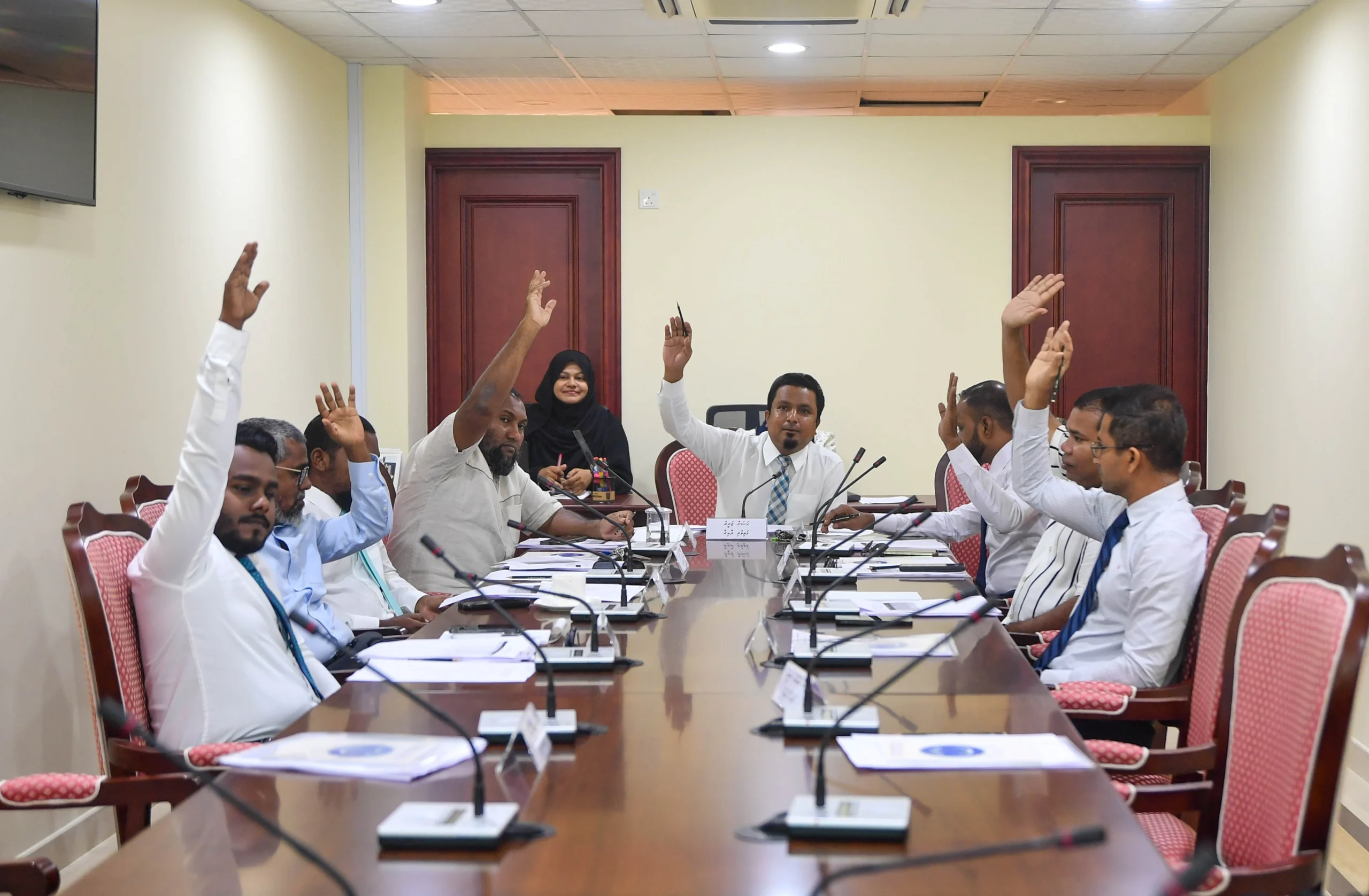 ދެ ޤައުމަކަށް ޢައްޔަން ކުރާ ސަފީރުންނަށް ރުހުން ދިނުމަށް ކޮމިޓީން ފާސްކޮށްފި