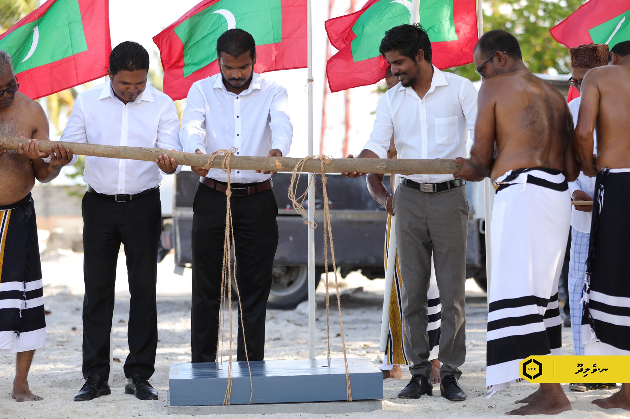 ވެލިދޫ މަގުތައް ތާރު އަޅައިގެން ހެދުމުގެ މަސައްކަތް  ފަށައިފި