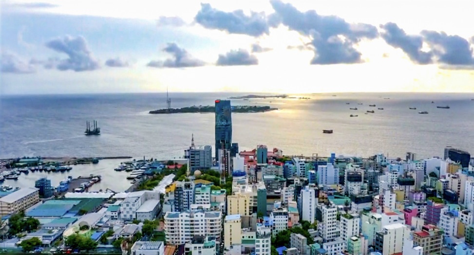 މާލޭގެ ގެެއެއްގައި އަންހެނަކު ބަންދުކޮށްފައި ހުރެގެން ފުލުހުން ހަރަކާތްތެރިވަނީ