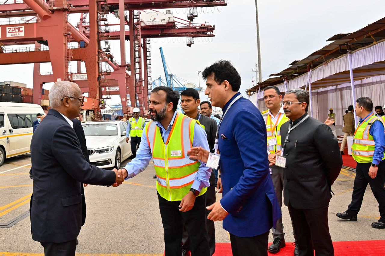 ރައީސް ސާލިހު މުމްބާއީގެ ޖަވާހިރްލާލް ނެހުރޫ ޕޯޓް ޓްރަސްޓަަށް ޒިޔާރަތް ކުރައްވައިފި