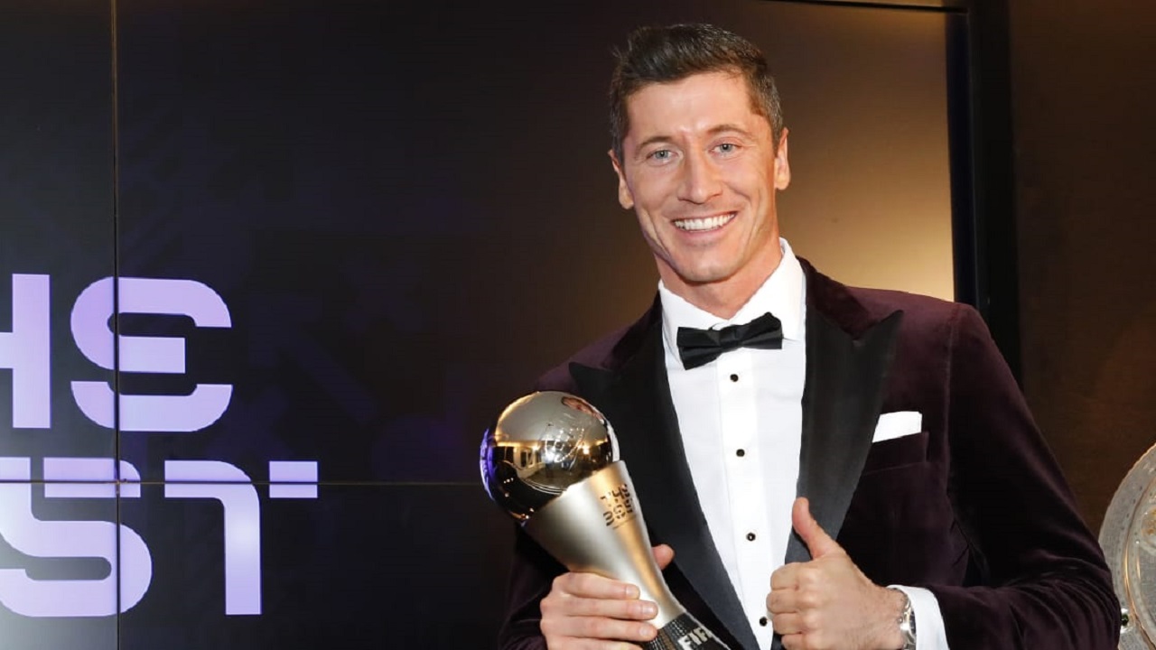 ރޮނާލްޑޯ އާއި މެސީ ބަލިކޮށް އެންމެމޮޅު ކުޅުންތެރިޔާގެ އެވޯޑް ލެވަންޑޮސްކީ އަށް