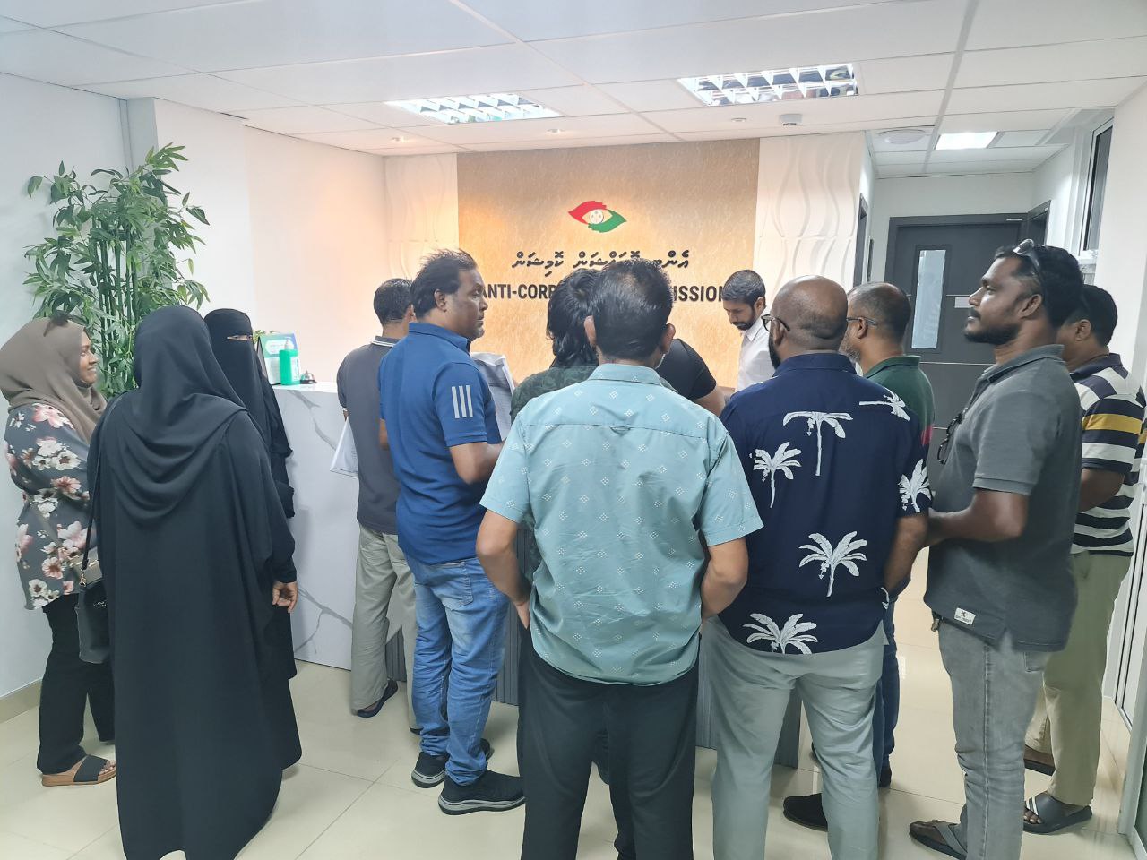 4000 ފްލެޓް ލިބުނު މީހުން އޭސީސީއަށް ޕެޓިޝަނެއް