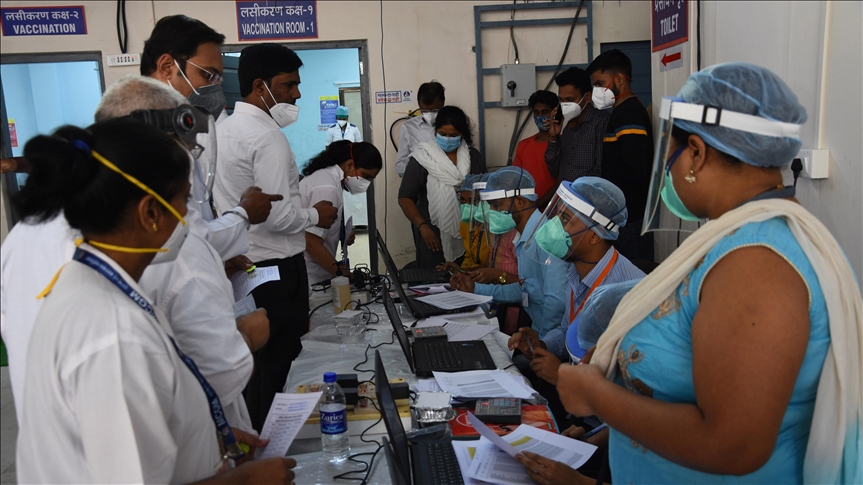 އިންޑިޔާގައި ވެކްސިން ދިން 447 މީހުންނަށް ސިއްހީ މައްސަލަތައް