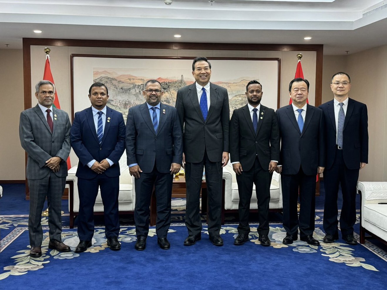 ރާއްޖޭގެ ތަރައްޤީއަށް މުހިންމު މަޝްރޫޢުތަކާގުޅޭ ގޮތުން ޗައިނާއާއެކު މަޝްވަރާކޮށްފި