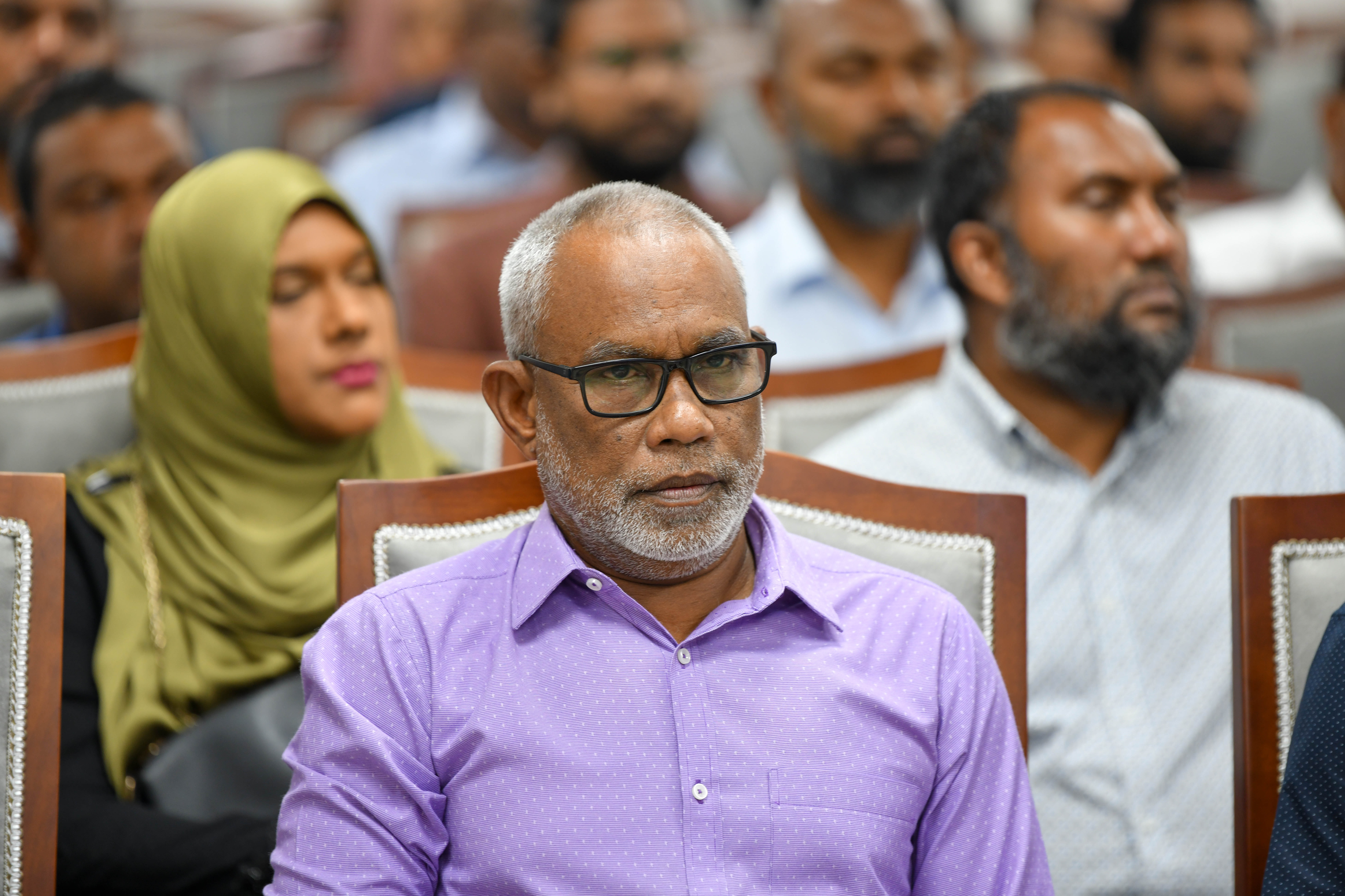 މަޖިލީސް ރަބަރ ސްޓޭމްޕަކަށް; ބަހުސްކުރާނެ މެންބަރުން ނެތިގެން ޖަލްސާ ކުރުކޮށްލައިފި