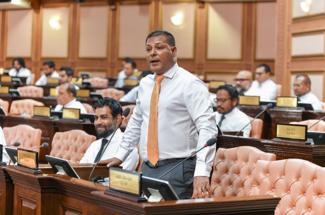 ޕީއެންސީގެ މެމްބަރުން ތިބީ ސަރުކާރުގެ ވަކިތަކުން މިންޖުވާން ބޭނުންވެފައި، އޯޑަރަށް ދެން ބޮލެއް ނުލަބާނެ: އައްބާސް