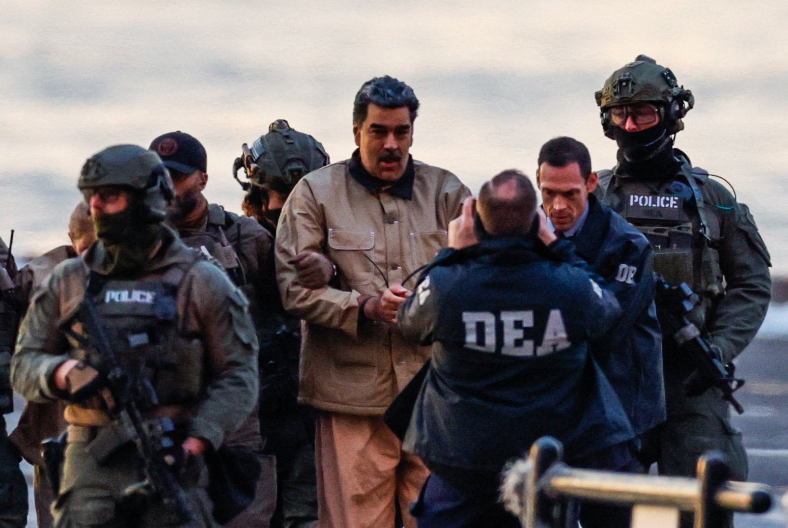 މަދޫރޯގެ ވެރިކަން ވެއްޓޭނެ ކަމަށް ބެޓްކޮށް 4 ލައްކަ ޑޮލަރު ހޯދި އެމެރިކާ ސިފައިންގެ މީހަކު ހައްޔަރުކޮށްފި