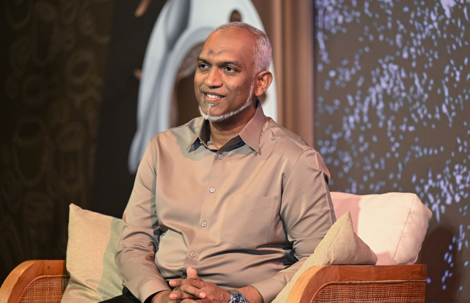 މެމްބަރުންނާއި ކައުންސިލަރުން ރިކޯލު ވޯޓަކުން ވަކިކުރުމުގެ ވިސްނުން؛ ރައީސް މުޢިއްޒަށް ރިކޯލު ވޯޓަކަށް ދާން ކެރިދާނެތަ؟