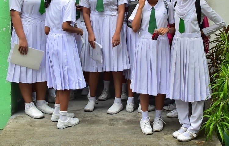 ސްކޫލް ޔުނީފޯރމްގައި އެއާޕޮޑް ޖަހައިގެން އުޅުން؛ ކޫލް ކަމެއްނޫން