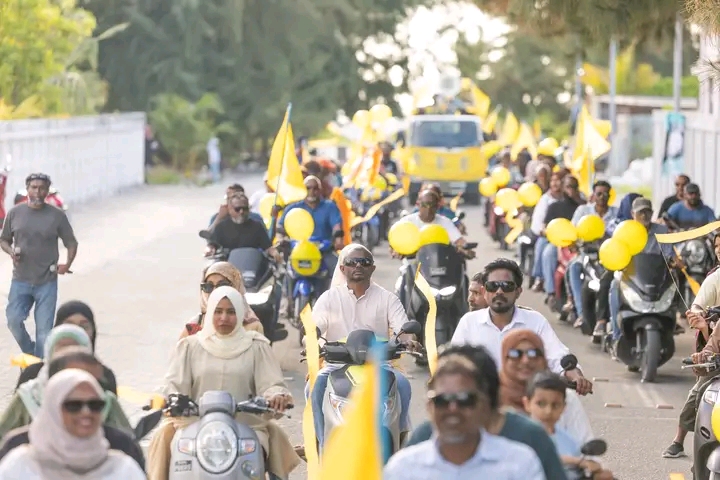 ތިނަދޫ ރަން ރީނދޫ ލަޝްކަރު ނިކުމެ އުފާ ފާޅުކުރަނީ