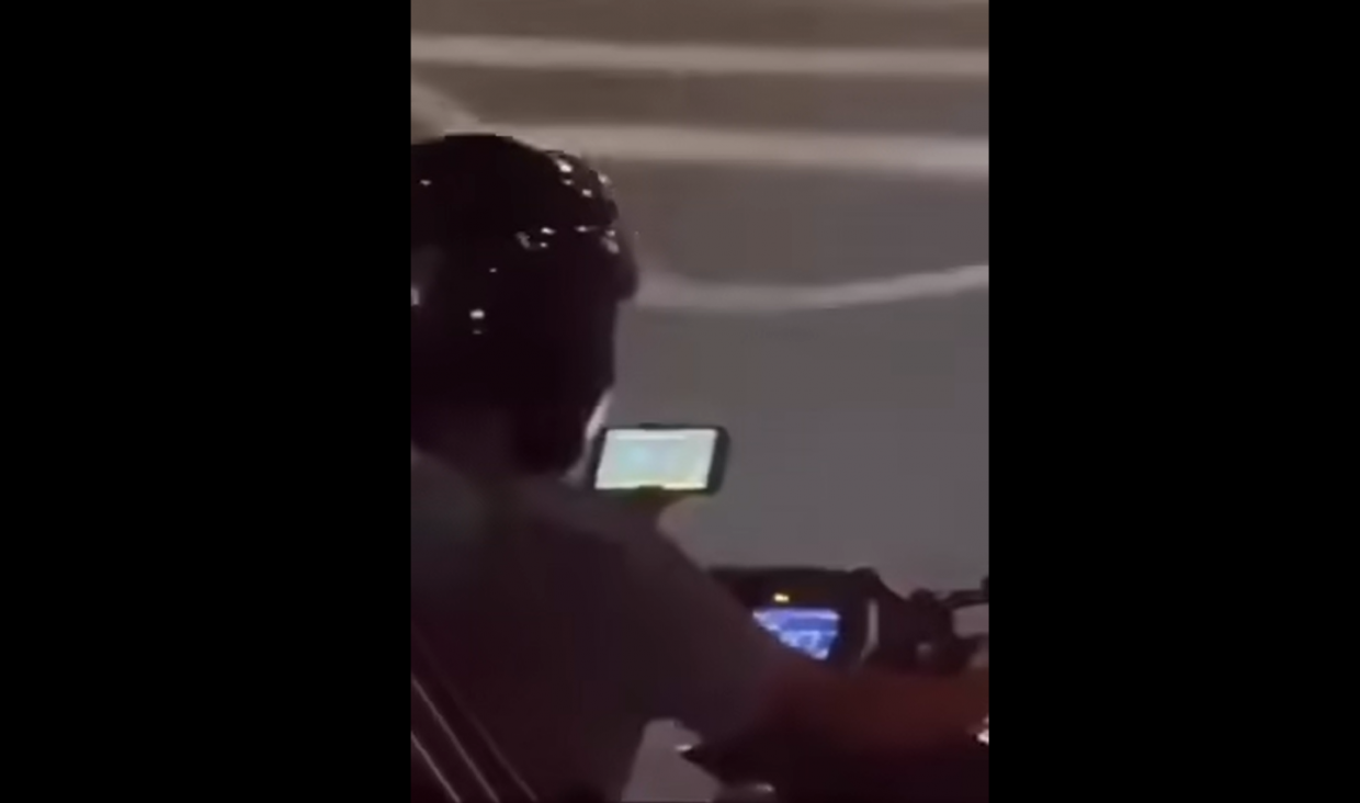 ފޯނު ބަލަމުން ސައިކަލު ދުއްވި މީހާ ޖޫރިމަނާކޮށްފި