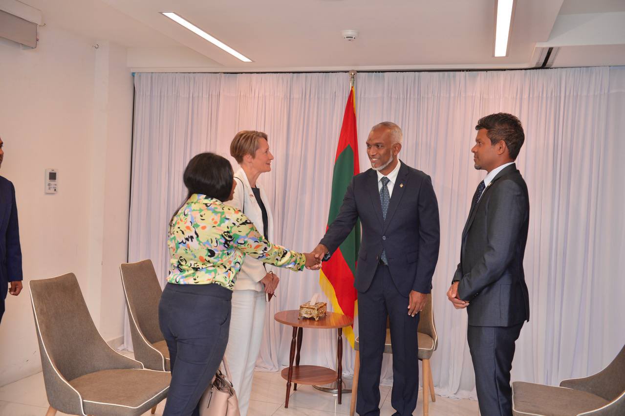 އިންތިޚާބީ ރައީސް ޑރ. މުޢިއްޒު ޗައިނާއާއި އިނގިރޭސިވިލާތުގެ ސަފީރާ ބައްދަލުކުރައްވައިފި