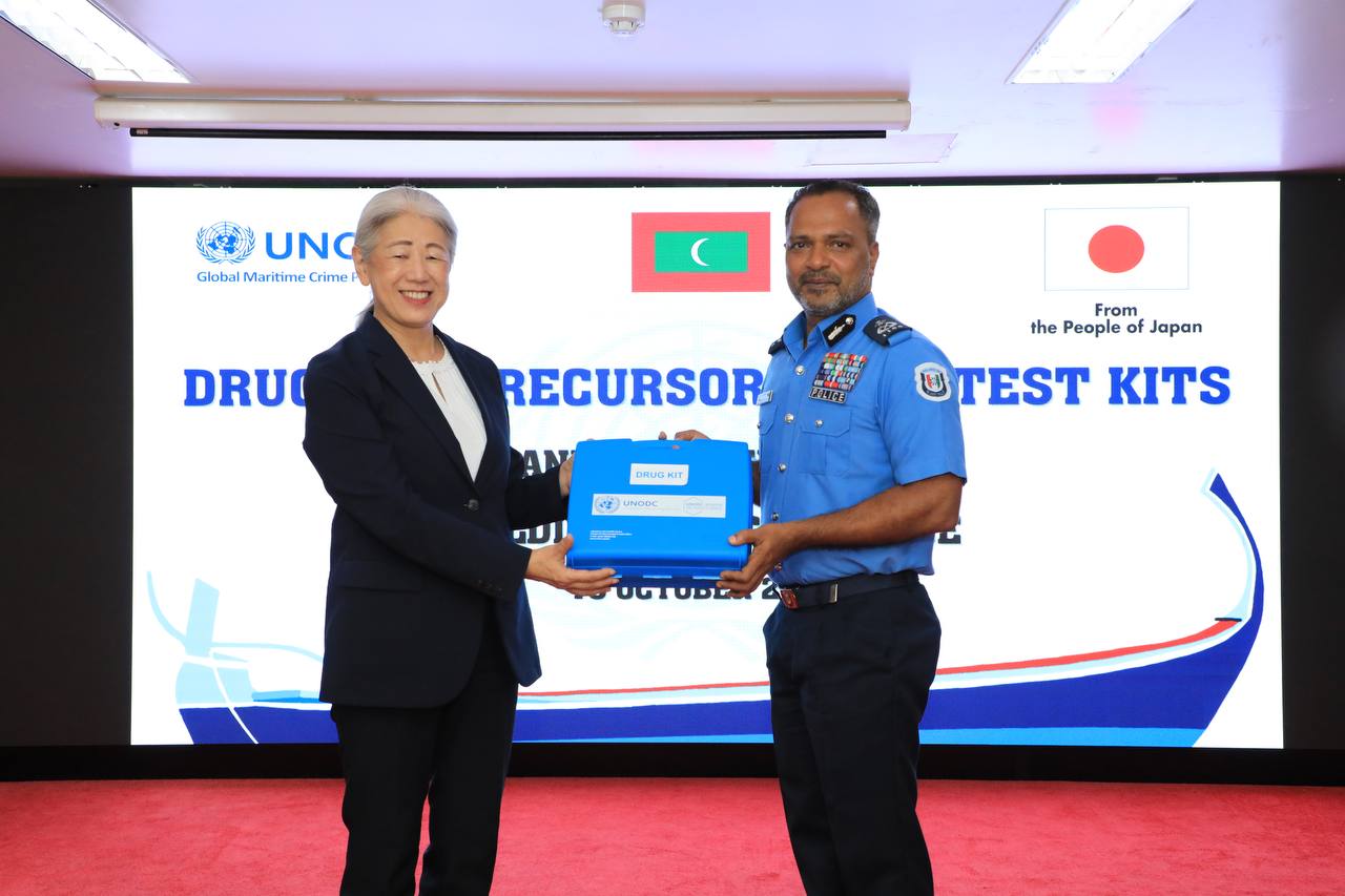 ޔޫއެންއޯޑީސީން ޑްރަގް އަދި ޕްރިކަރސަރ ފީލްޑް ޓެސްޓް ކިޓް ފުލުހުންނަށް ހަދިޔާކޮށްފި