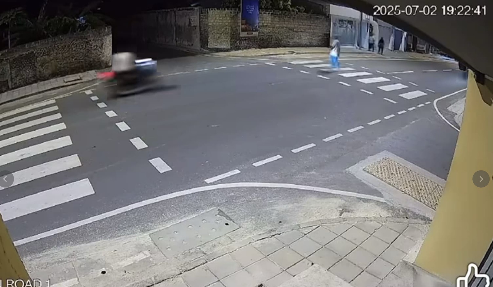 އައްޑޫ ސިޓީގައި ކަފިހުރަހުން ދިޔަ މީހަކު ގައިގައި ސައިކަލަކުން ޖެހި އެކްސިޑެންޓުވެއްޖެ