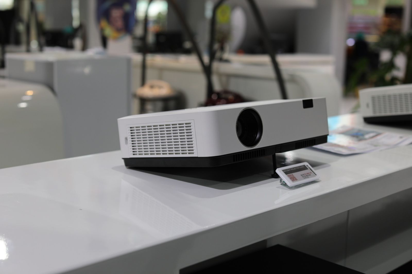 އެސްޓީއޯއިން ވޯލްޑްކަޕަށް ބޮކްސްލައިޓް ޕްރޮޖެކްޓަރ