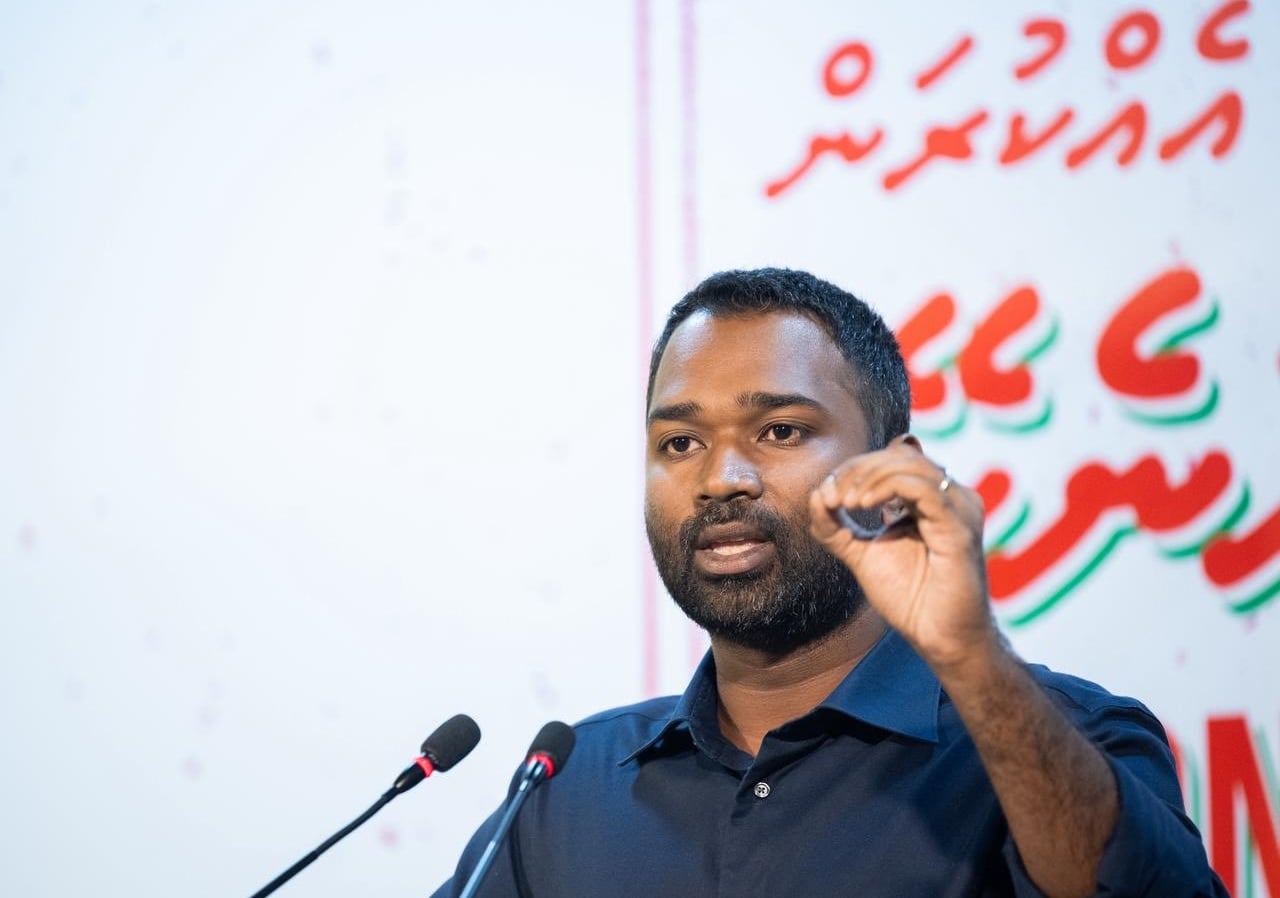 ރައީސް މުއިއްޒު ދަންނަ ޑިމޮކްރަސީ އަކީ ހިހޫތަނުން ކޮޅު ގޮހޮރަށް ކެއުން: މީކާއީލް