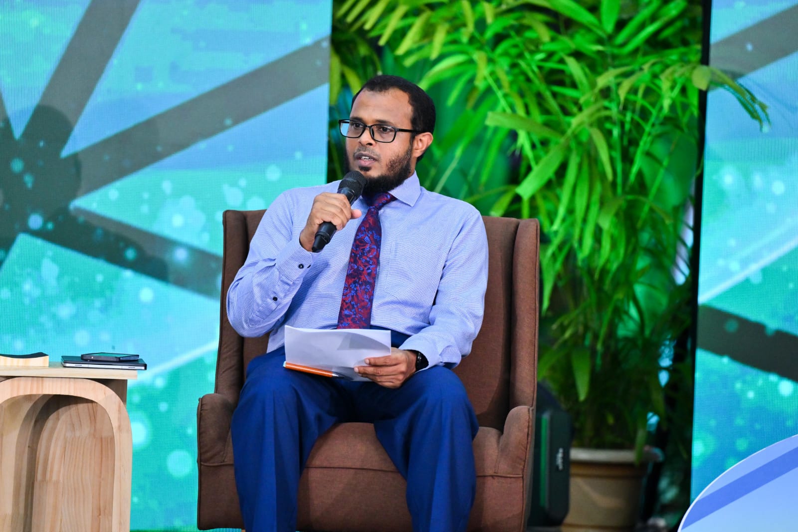 ވެމްކޯގެ ހިދުމަތް ނުލިބޭ ހުރިހާ ރަށަކަށް ވަރަށް އަވަސް މުއްދަތެއްގެ ތެރޭގައި ހިދުމަތް ފޯރުކޮށްދޭނަން: އެންވަޔަރަމަންޓް މިނިސްޓަރު