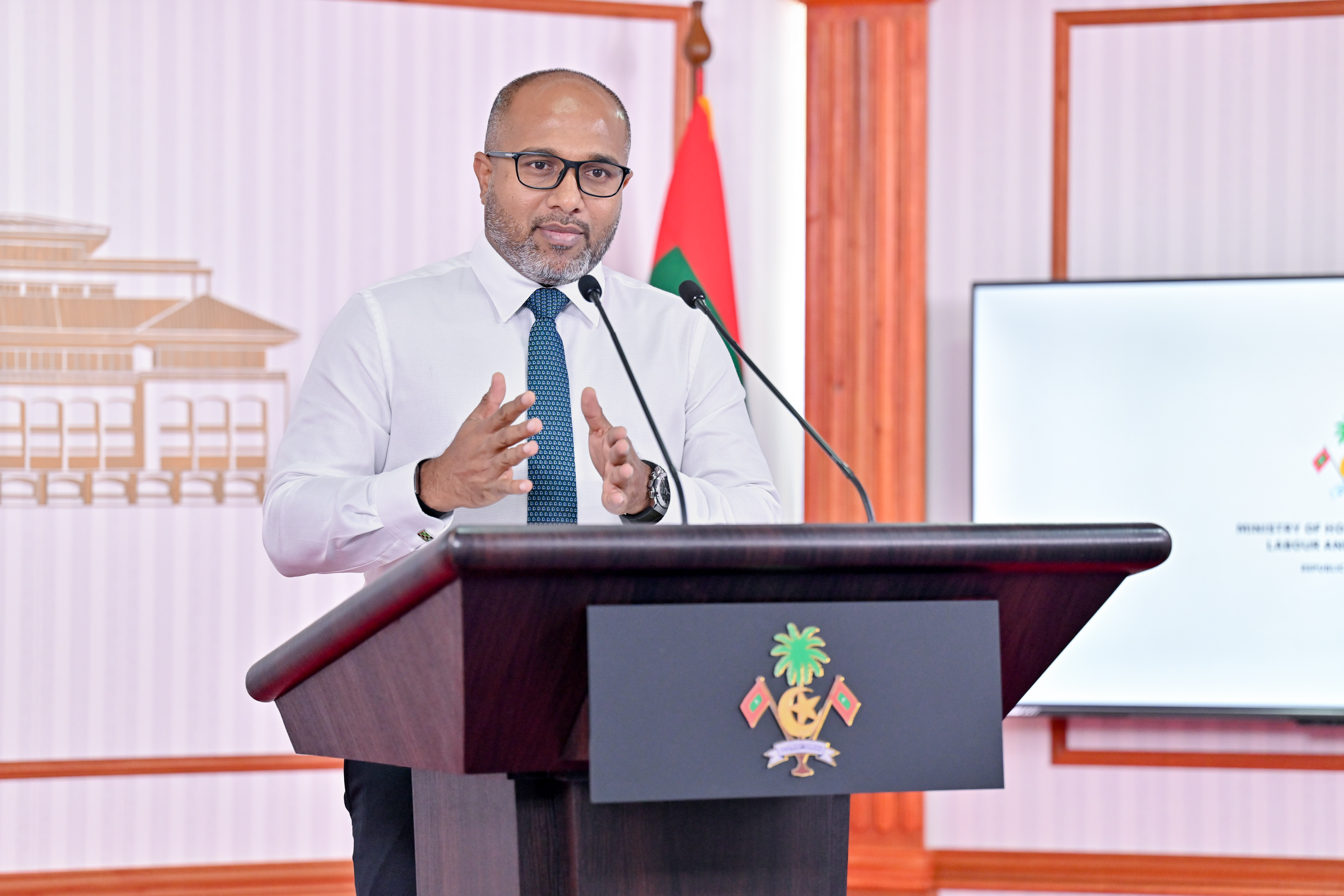 ބިދޭސީންގެ މައްސަލައަކީ ކުރީގެ ސަރުކާރުތަކަށް ހައްލުނުކުރެވި އޮތް މައްސަލައެއް: މިނިސްޓަރު އިހްސާން