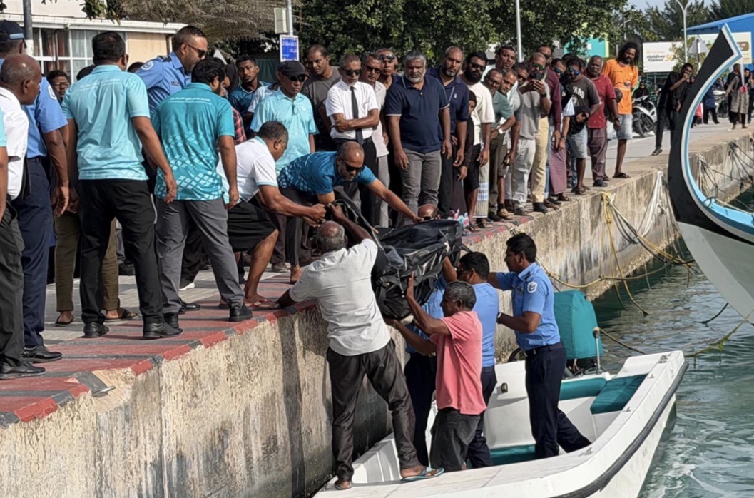 އޭދަފުށީ ބަނދަރު ސަރަހައްދު މޫދުގައި މީހަކު މަރުވެފައި އޮތްވާ ފެނިއްޖެ