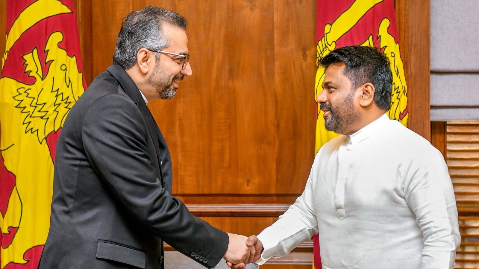 އީރާނުން ސްރީލަންކާއަށް ތެލާއި ޒަރޫރީ މުދާ ފޯރުކޮށްދޭނެކަމުގެ ޔަގީންކަން ދީފި