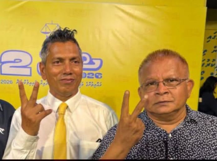 ޒުހެއިރު މަގާމުން ވަކިކުރީ ސޯބެގެ ކެމްޕޭން ފޮޓޯއަކުން ފެނިގެން ކަމަށް ބުނެ ނަޝީދުގެ ތުހުމަތު ސަރުކާރަށް