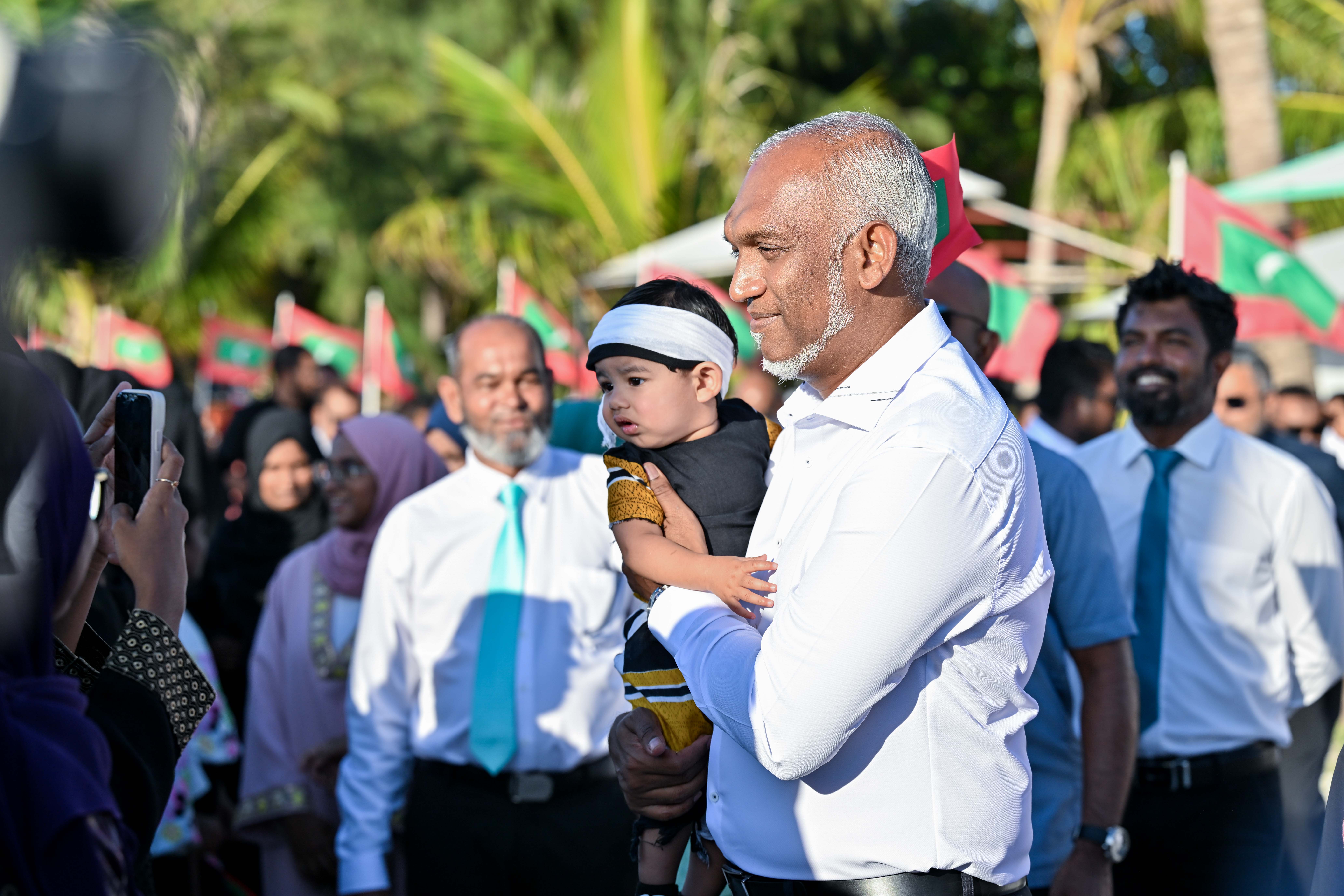 ޤައުމެއްގެ އިޖްތިމާޢީ ފޭރާން ހަރުދަނާކުރުމުގެ އެންމެ އިސް އަސާސަކީ ބަދަހި ޢާއިލާތަކެއް ބިނާކުރުން: ރައީސް