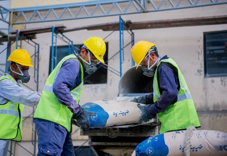 ސިމެންތި ލިބުމުގައި ދިމާވާ ދަތިތަކަށް ހައްލެއް: އިތުރު ހަތަރު މާކެޓަކުން ސަޕްލައި ހަމަޖެހިއްޖެ