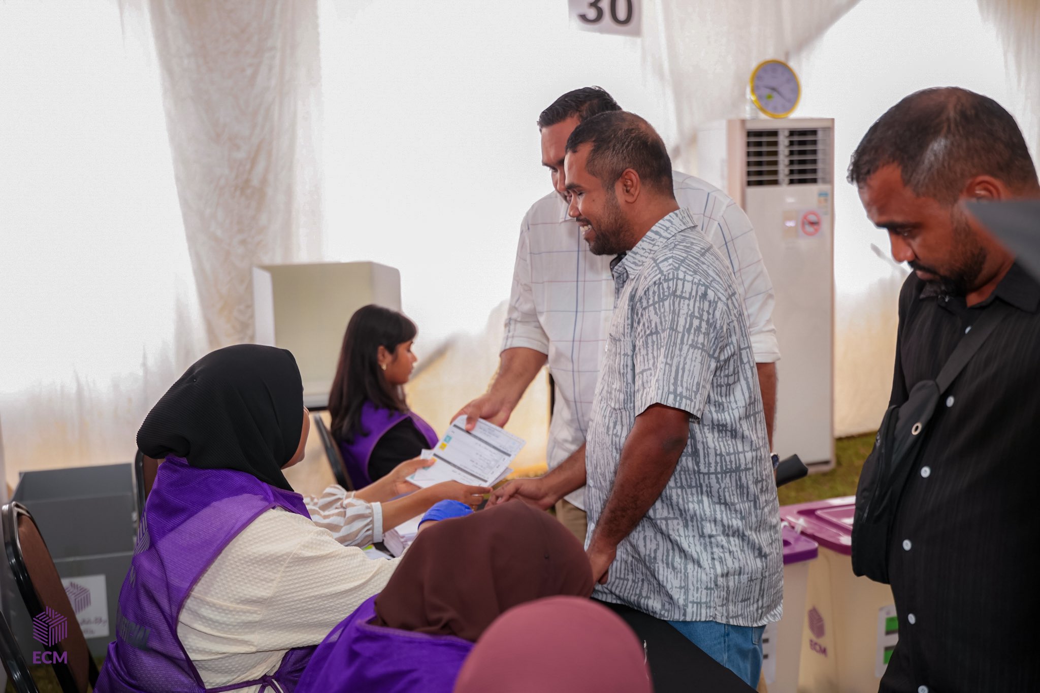 އިންތިޚާބުގެ ނަތީޖާއަށް އިޙްތިރާމްކޮށް، ސުލްޙަވެރިކަން އިސްކުރުމަށް އެޗްއާރްސީއެމުން ގޮވާލައިފި