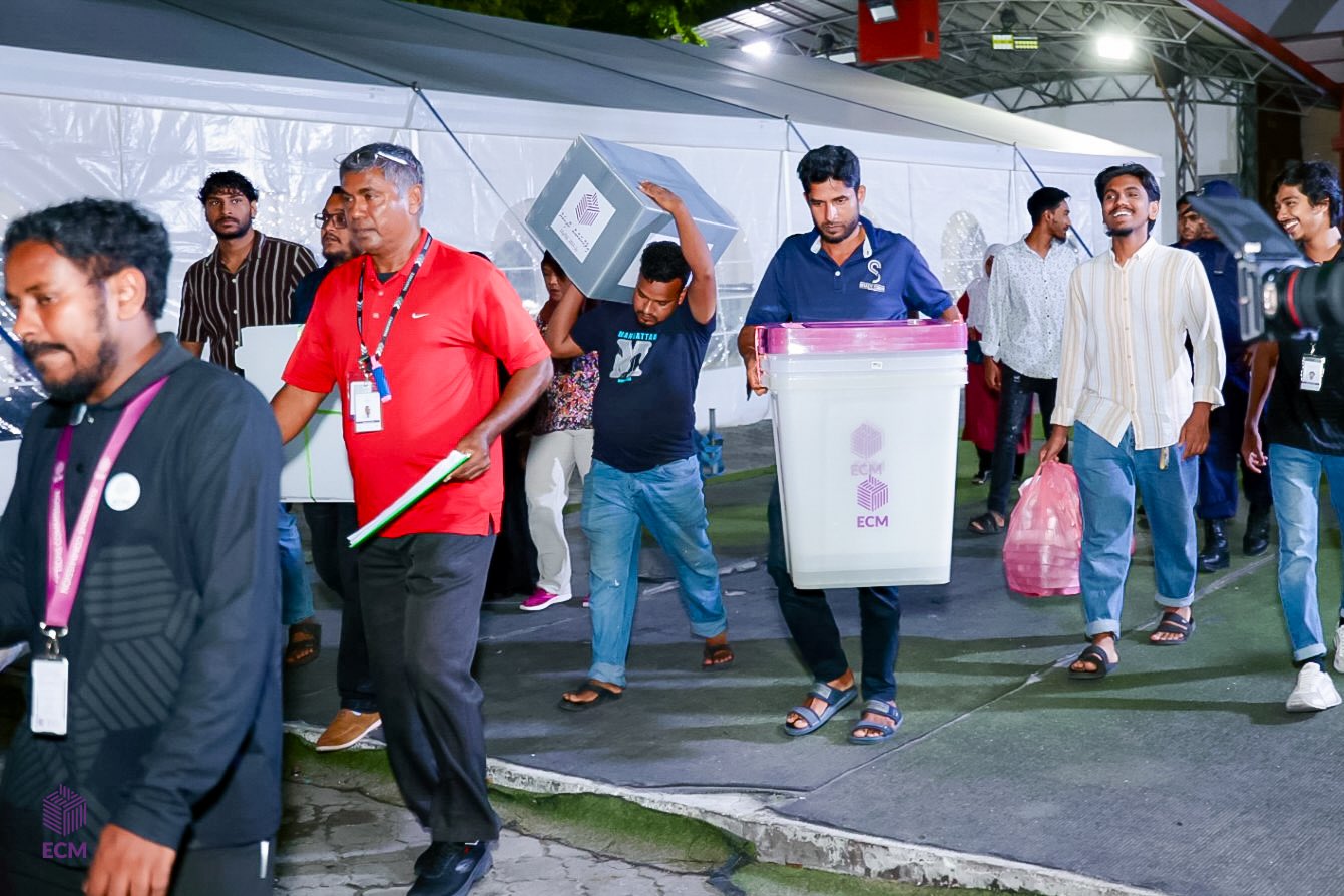 ވޯޓު އޮބްޒާވްކުރުމަށް އެޗް.އާރު.ސީ.އެމްގެ 78 މުވައްޒަފުން ދަނީ ހަރަކާތްތެރިވަމުން