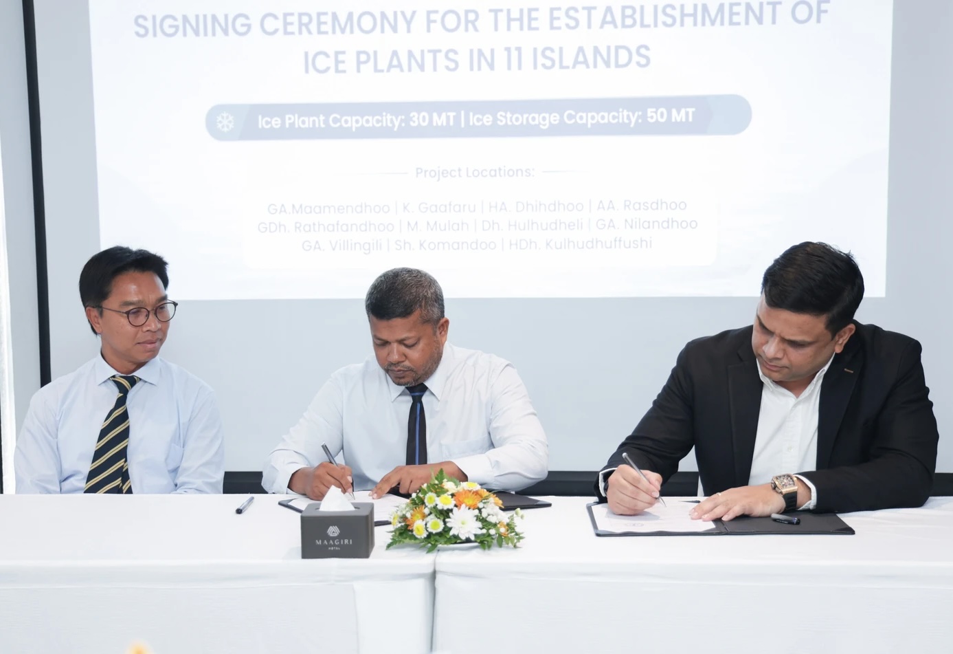 11 ރަށެއްގައި 30 ޓަނުގެ އައިސްޕްލާންޓު އެޅުމަށް މެލޭޝިއާގެ ކުންފުންޏަކާއެކު ސަރުކާރުން ސޮއިކޮށްފި