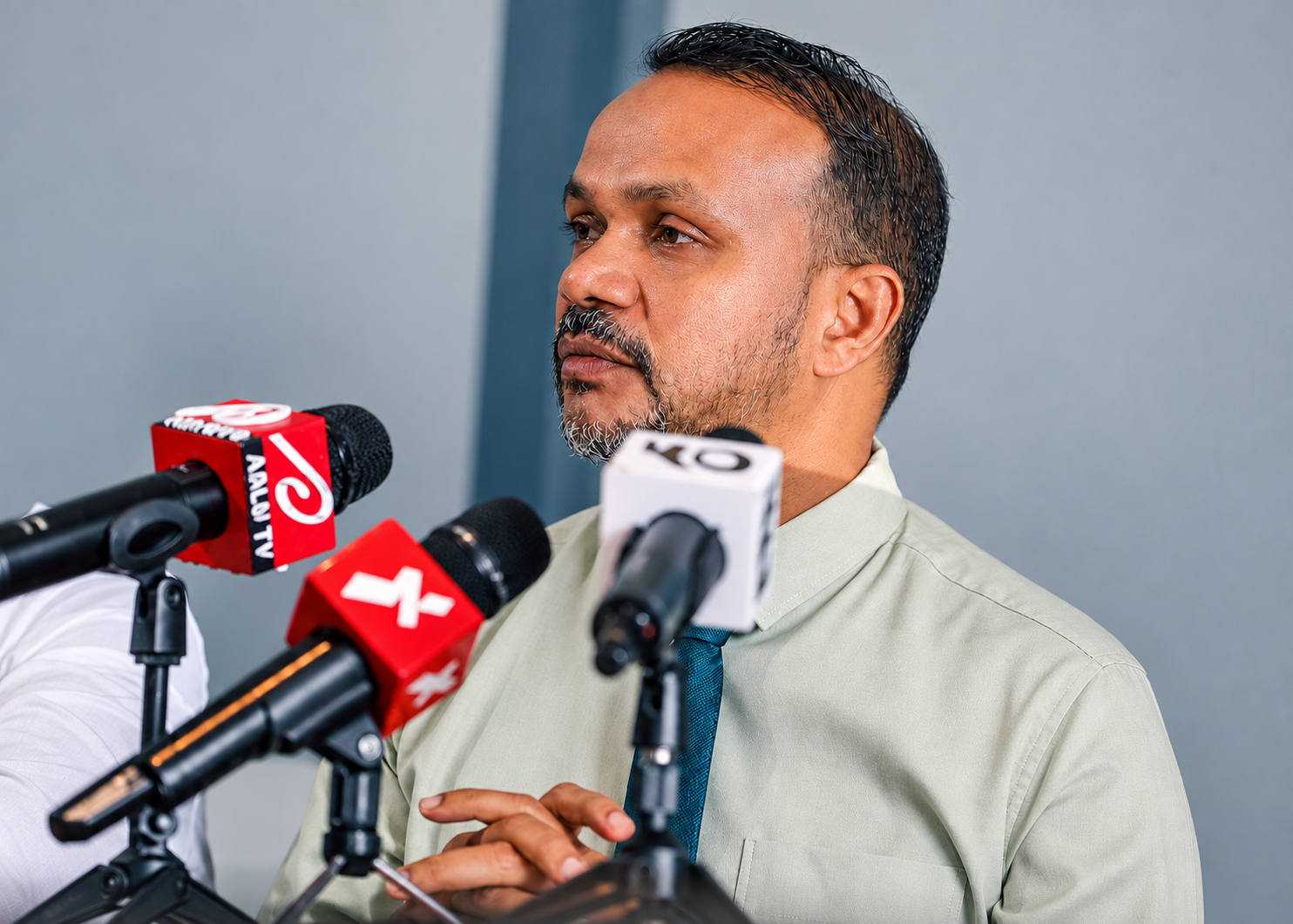 ބޭރު މީހުން ރާއްޖޭގައި ވަޒަންވެރިކުރުވުމަކީ ވިޔަފާރިއަކަށް ހަދައިގެން ނުވާނެ: އަލީ ހުސެއިން