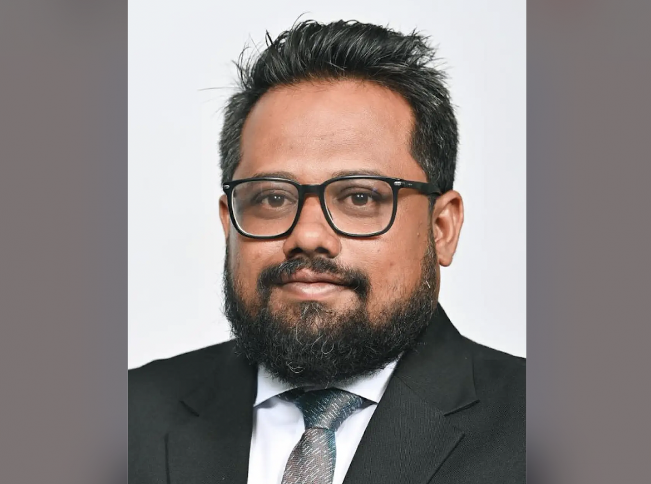 ޕީސީބީގެ ރައީސްކަމަށް އައްޔަނުކުރި އަނަސްއަށް ރުހުން ހޯދަން މަޖިލީހަށް