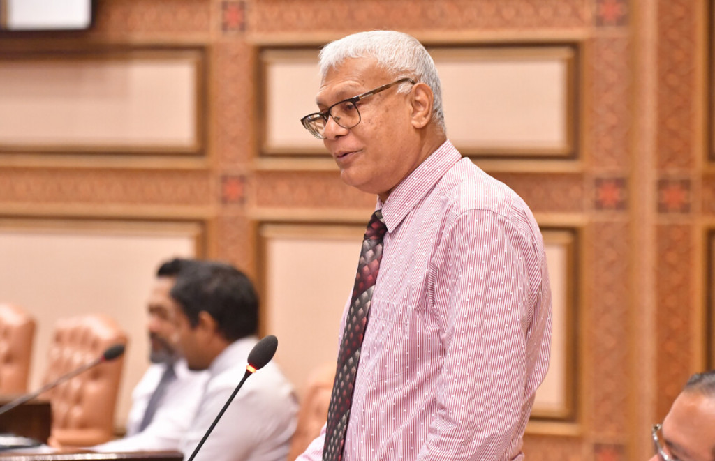 އައްޑޫ ޝަރީފަށް ހަމަލާދިން މައްސަލައިގައި ހަތަރު މީހަކު ހައްޔަރުކޮށްފި