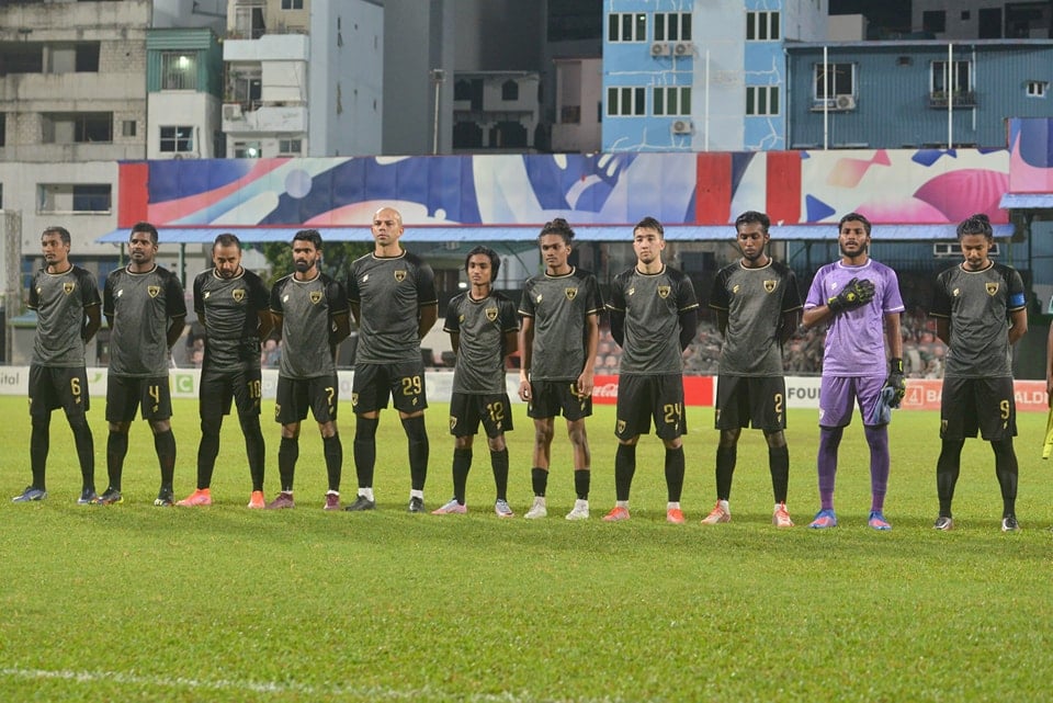 ދެމެޗުވެސް ކާމިޔާބުކޮށް އީގަލްސް ސެމީއަށް