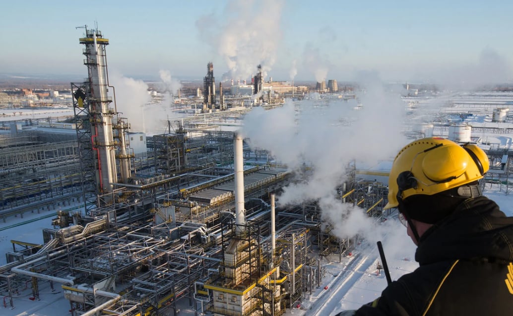 ދުނިޔޭގެ ބާޒާރުގައި ތެލުގެ އަގު އުފުލިއްޖެ