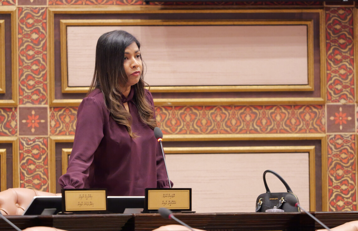 ރޮޒެއިނާއަށް ދައުލަތުން ބަދަލުދޭންޖެހުނުތޯ ސާފުކުރަނީ