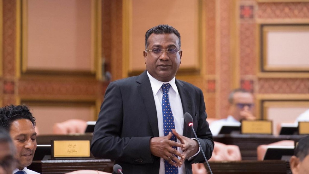 ޕާސްޕޯޓް ދޫކޮށްލުމާއެކު ޖާބިރު އެމެރިކާއަށް