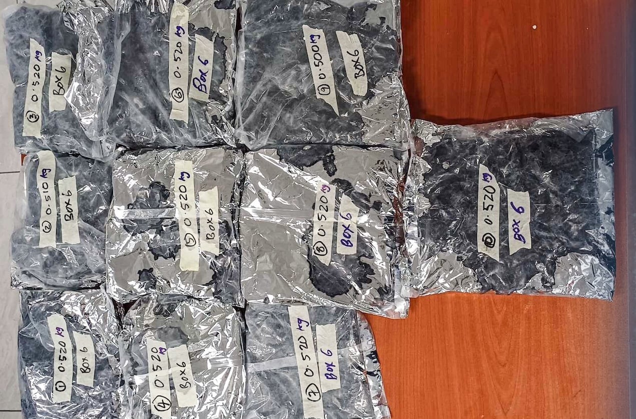 ވައިގެ މަގުން ރާއްޖެއަށް އެތެރެކުރަން އުޅުނު 11 ކިލޯއަށްވުރެ ގިނަ މަސްތުވާތަކެތި އަތުލައިގެންފި